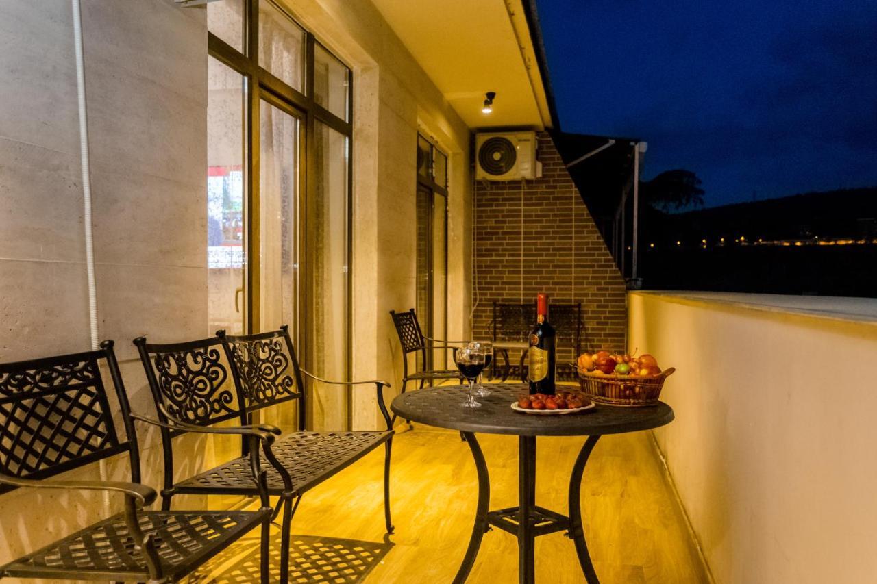 Central Comfort Place L Тбилиси Экстерьер фото
