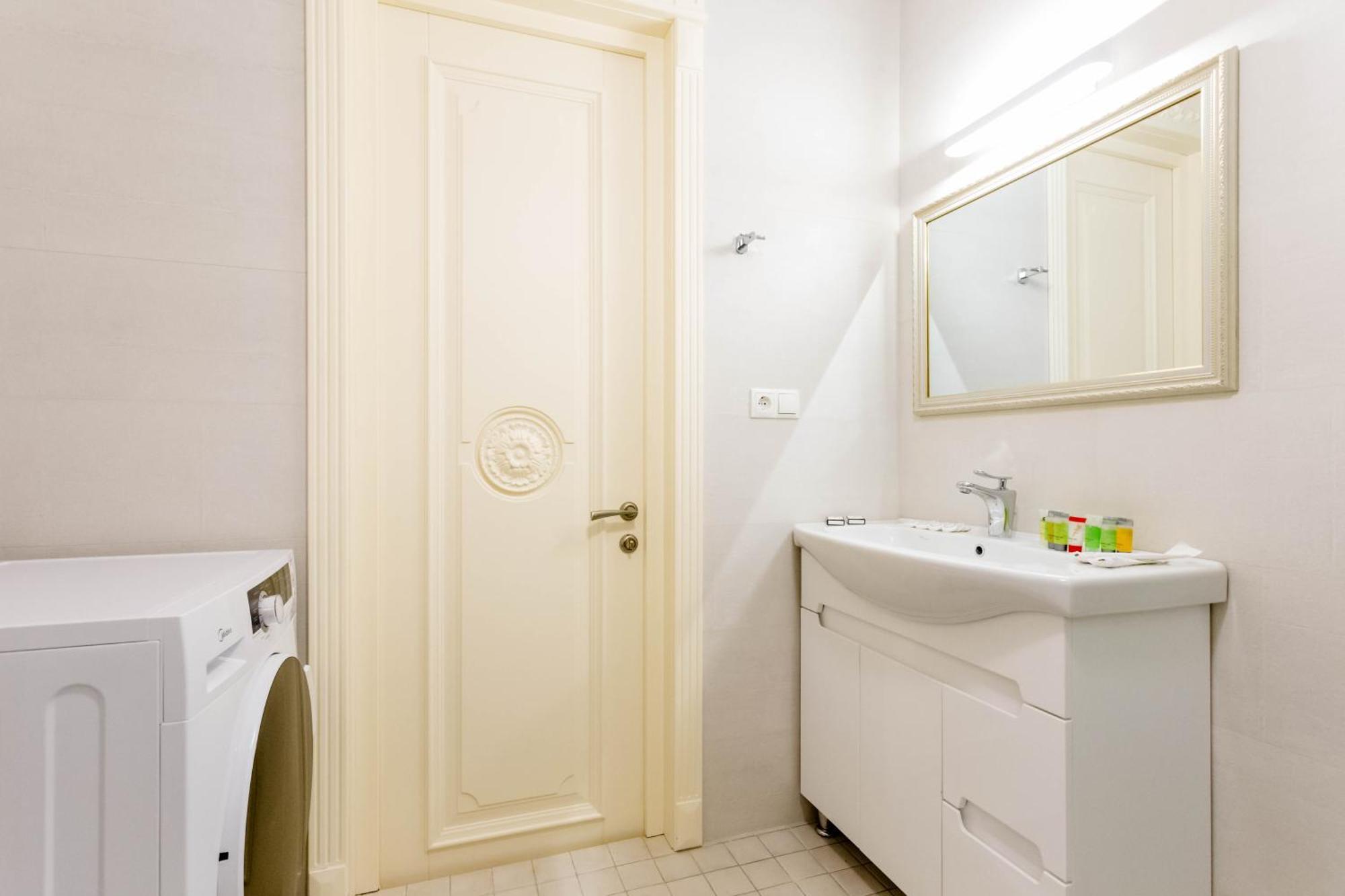 Central Comfort Place L Тбилиси Экстерьер фото
